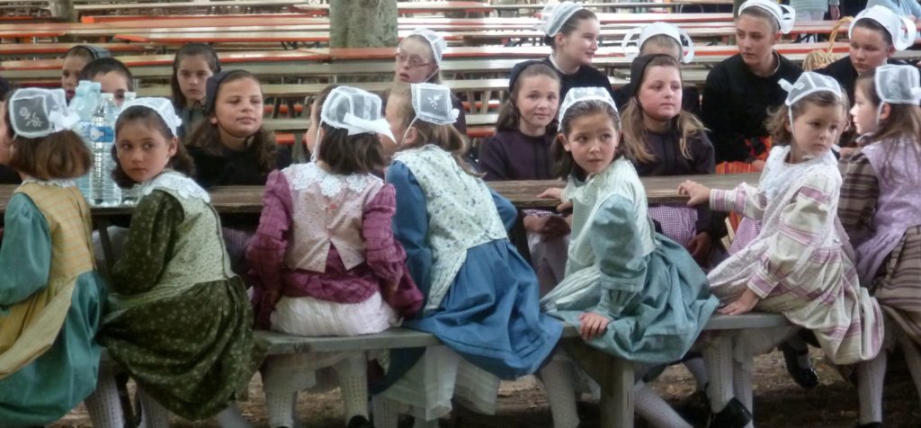 [Jeu] Suite d'images !  - Page 31 Danseurs-costumes-bigoudens-1024x476